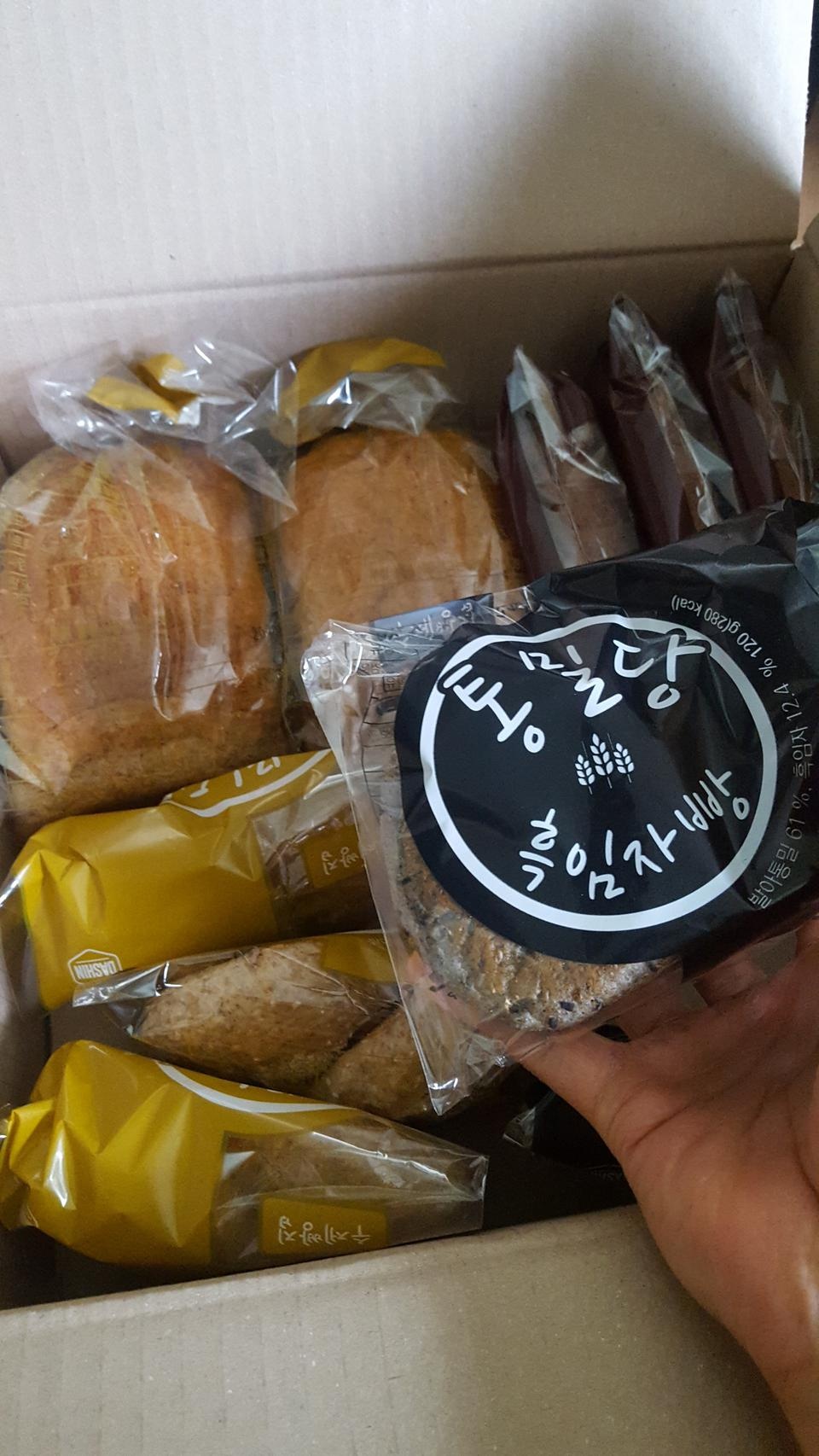 믿고 먹는 다이어트 통밀빵~!! 새로 나온 흑임자 통밀도넛이 기대됩니다 ㅎㅎ 맛있게 먹고 재구매하겠습니닷...