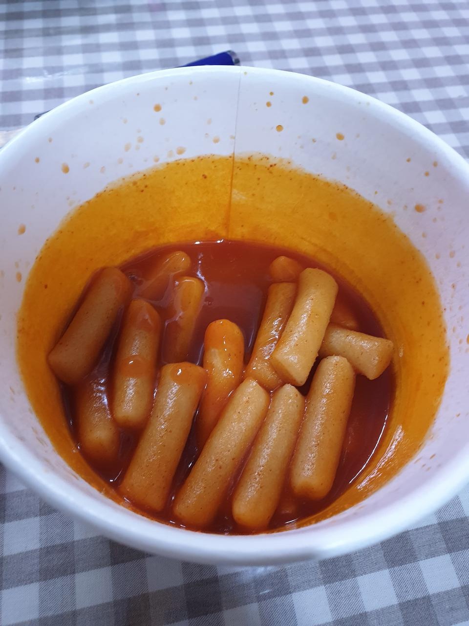 생각보다 맛있어요. 적당히 맵고 포만감도 있는데 착한 칼로리!