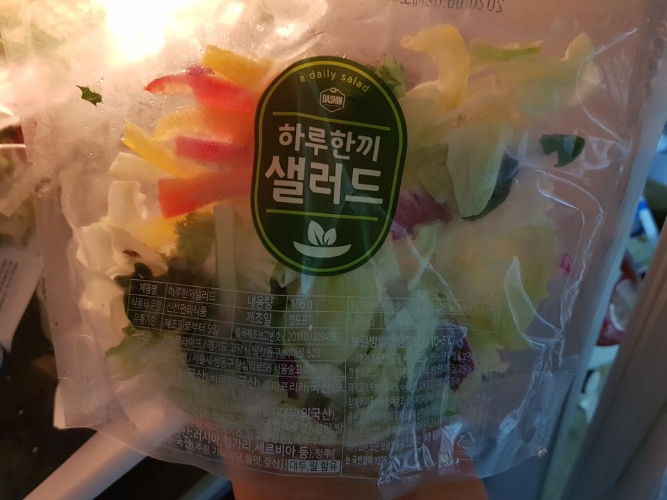 처음 주문해봣는데 생각보다 엄청 신선하고 좋네요. 이거먹어보고 괜찮으면 토핑 올라간것도 먹어보려구용 ...