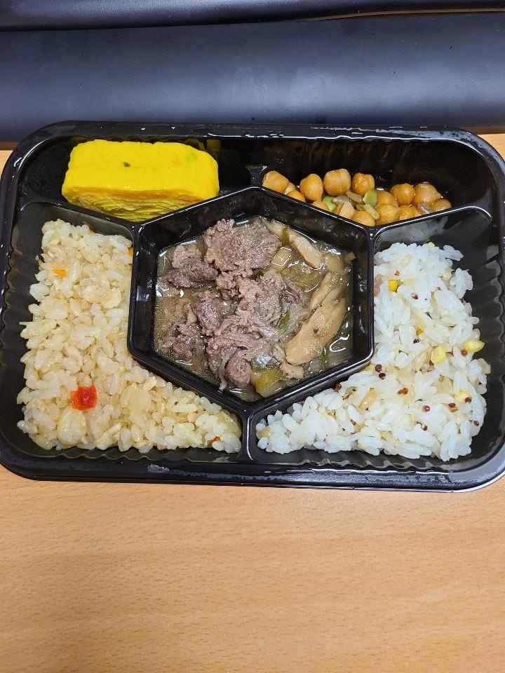 여러곳에서 시켜서 먹고 있는데
괜찮네요
근데 저는 밥2종류보다 한가지 밥 메뉴가 더 나은거 같아요