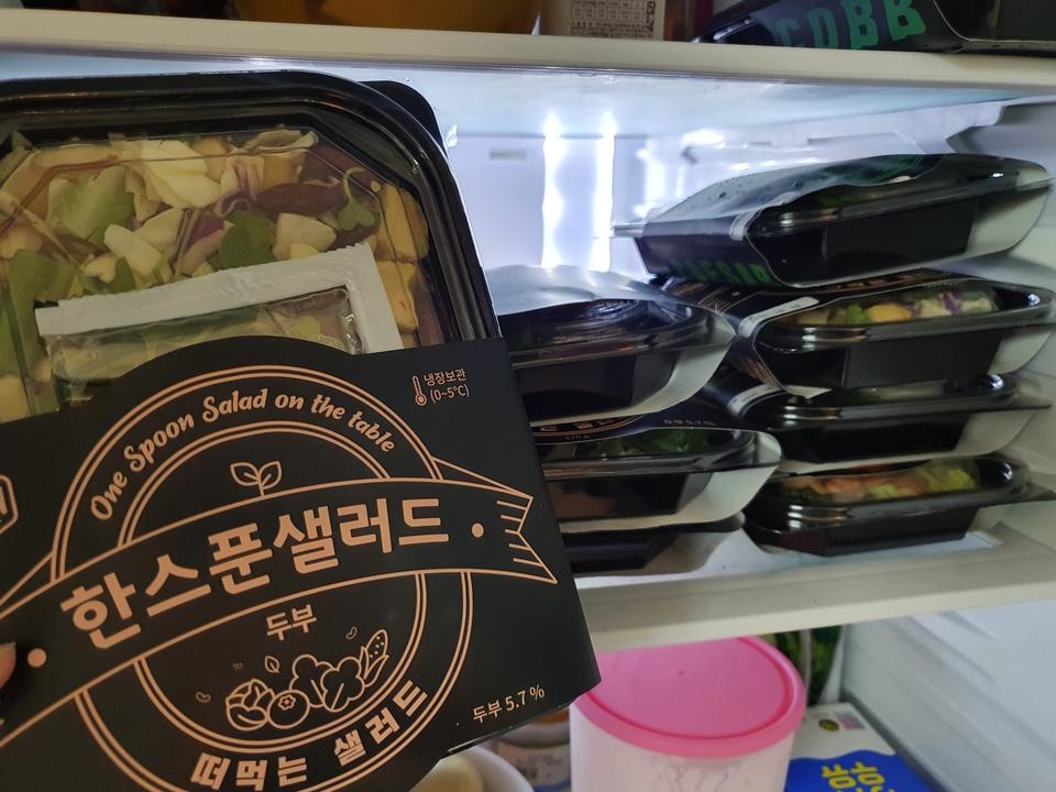 다이어트 시작하고 정착한 샐러드예요. 일단 맛이 좋고 신선하고 양도 적당해요! 그 중에서도 두부 샐러드는...