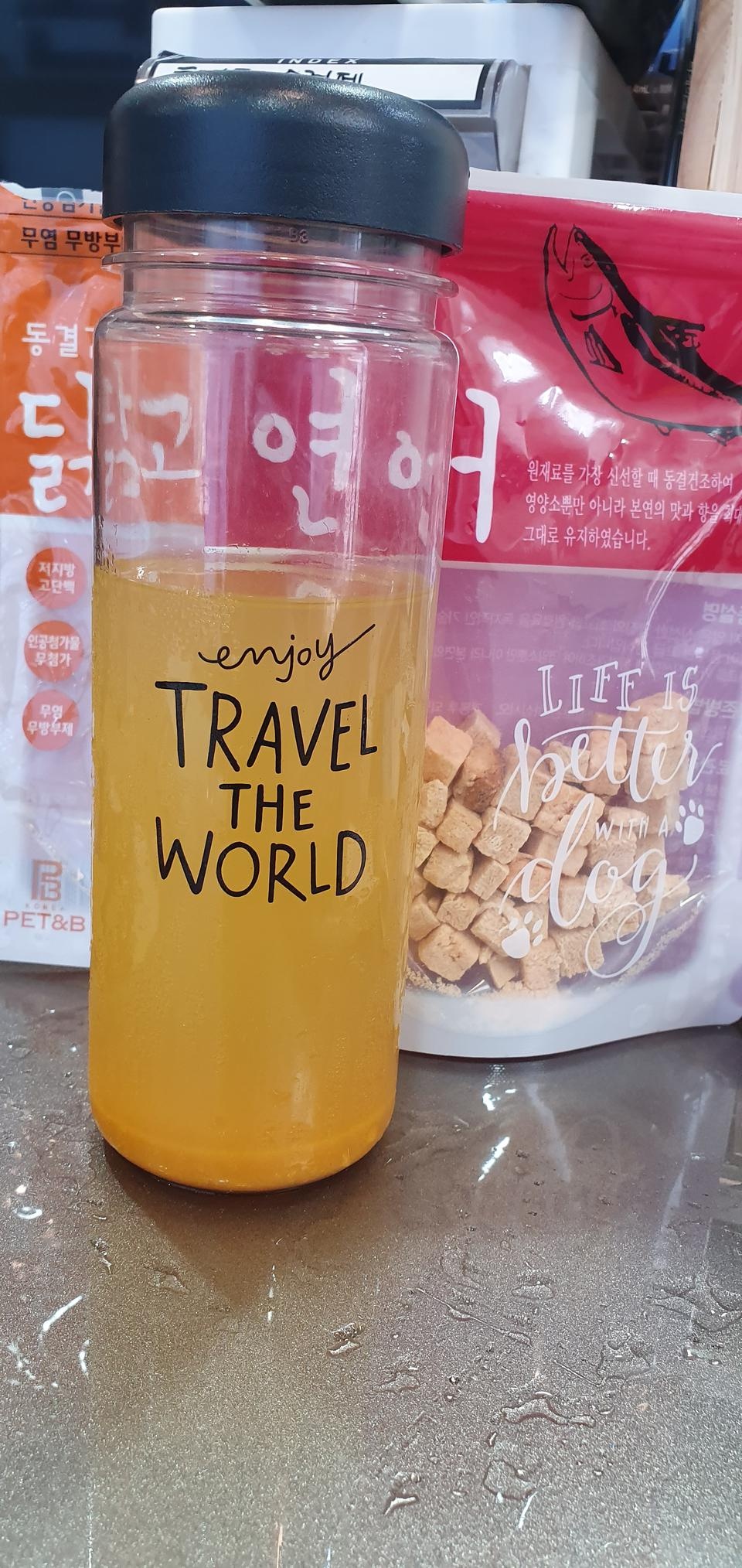 호박맛나는 물이예요ㅎㅎㅎ
얼음타서 시원하게 먹기좋아요
붓기가 쏙 빠지길 기도해봅니다^^
