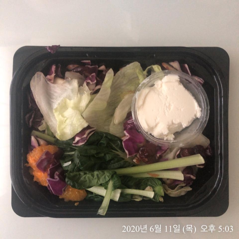 간편하게 먹기 좋아요. 근데 채소 특성상 빨리 시들어서 안타까워요 ㅠㅠ