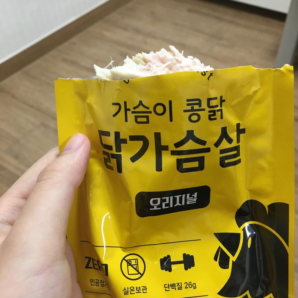 우선 실온보관 가능하다는 점 너무 좋고요 닭가슴살 맛도 좋아요 좀 두께가 있는 편인데도 속까지 잘 익었어...