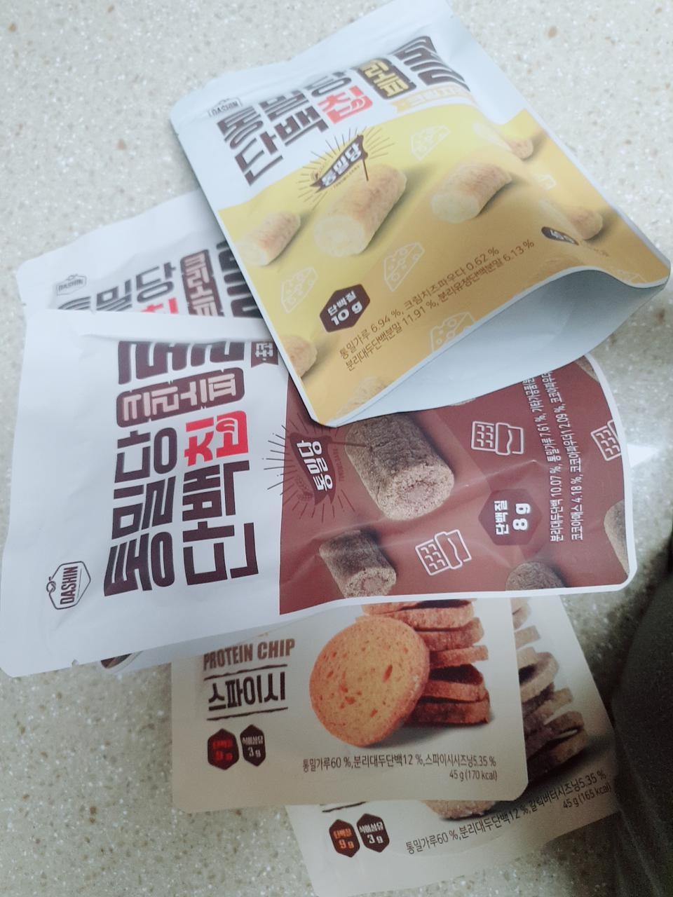 너무맛있어요
마음적으로 다이어트할때 먹어도된다생각하니
안심이되고 위로가되는 과자♡
맛도맛있네요^^