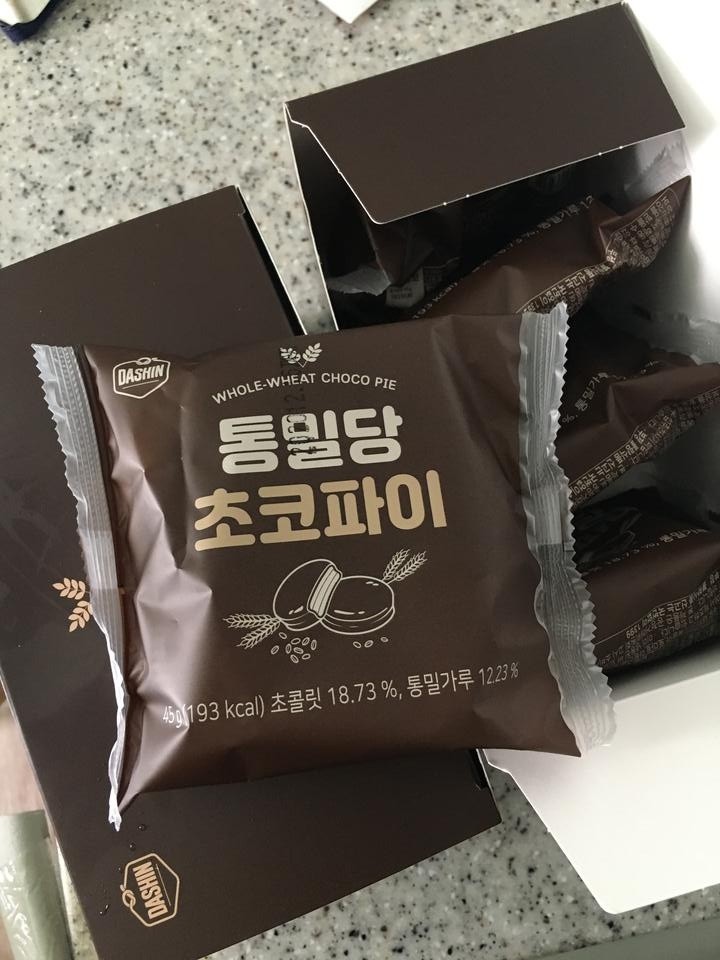 저번에 2+1일 때 사 먹고 넘 맛있고 성분도 마음에 들어 이번에 또 구매했어요