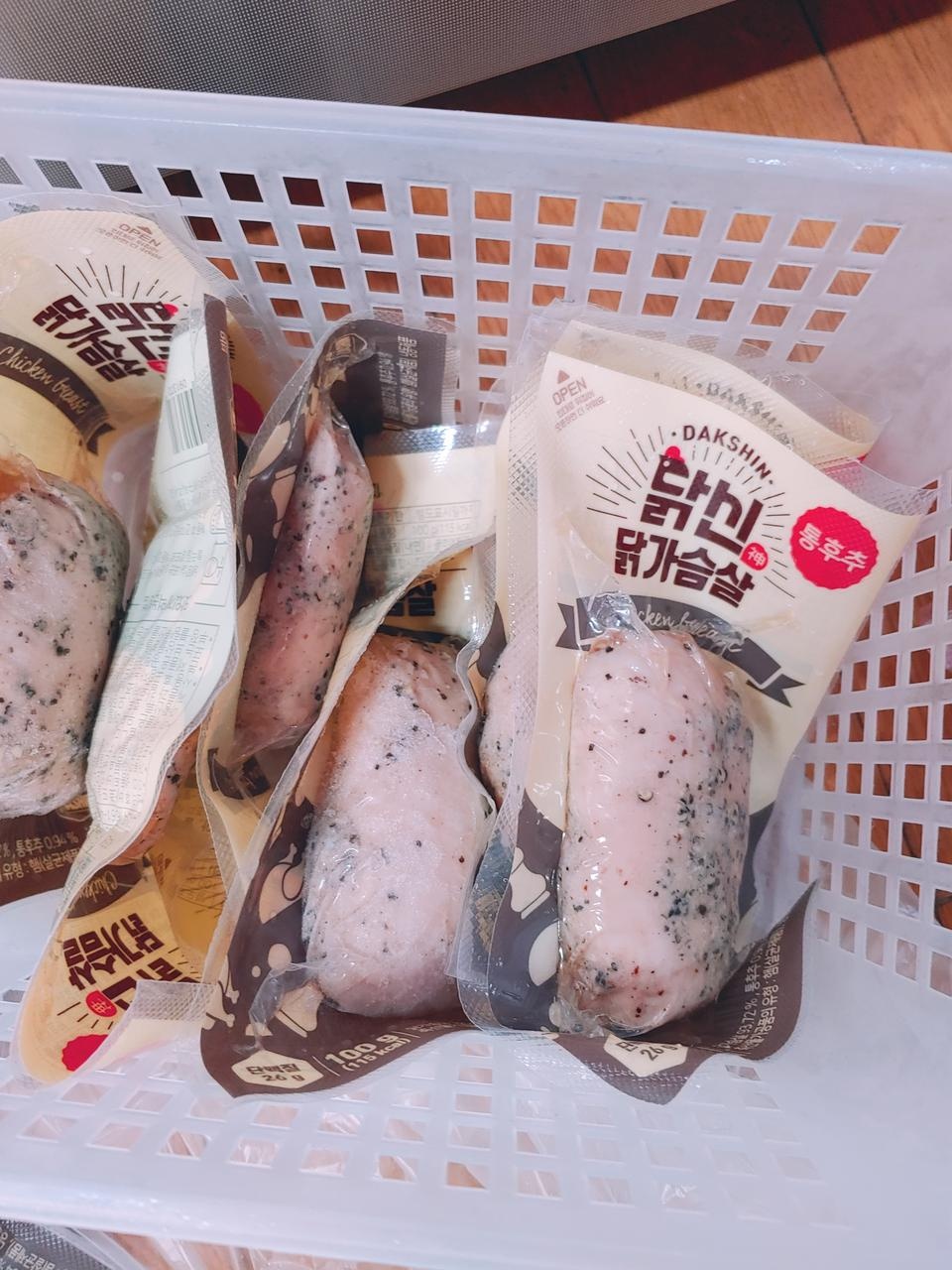 반쯤 녹았네요  아이스팩 한개는 약한거 같아요
후추가 많이 강하지만 괜찮네요