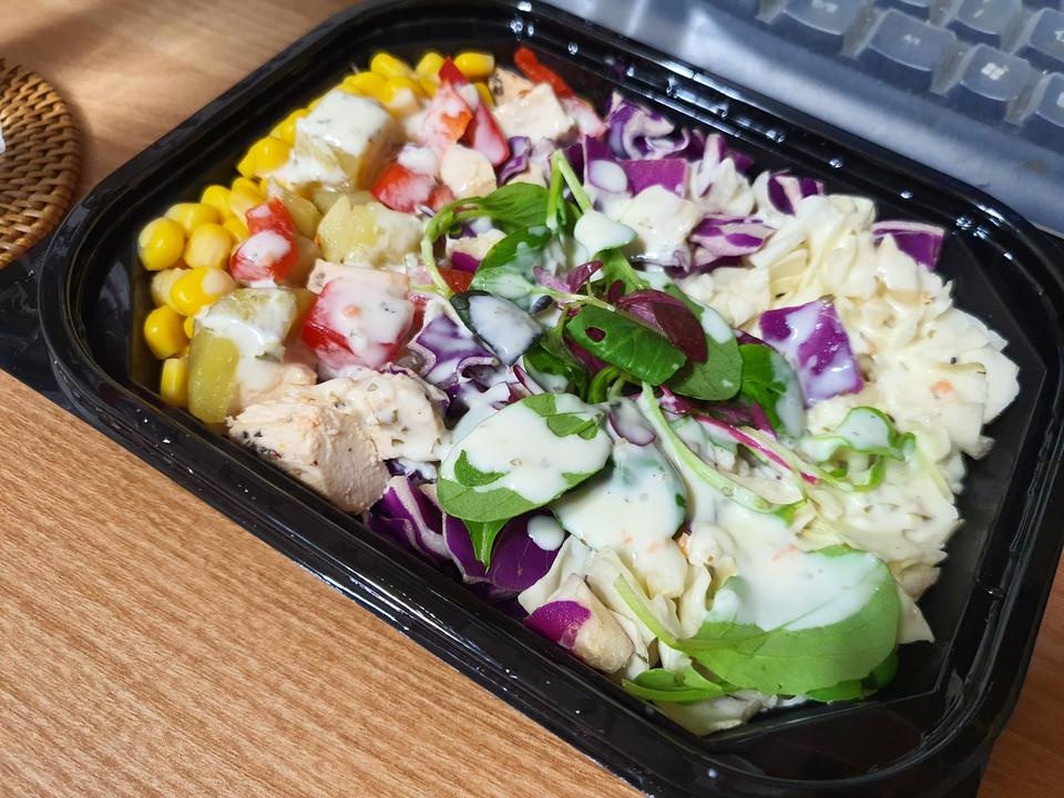 적양배추는 쓴맛이있어서 노취향입니다
리코타 샐러드가 의외로 맛있네요
끼니로는 허기지지만 간식이나 사...
