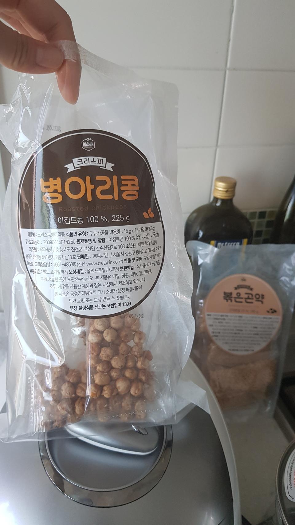 고소하고 맛있어요 이 안좋은 분들은 넘 딱딱해서 불편하데요 전 씹히는게 스트레스 풀리고 좋아요
