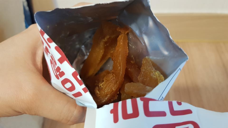 달달하고 쫀득하니 맛있어요. 가끔 덜단것도 있지만 대부분 달아요.
댕댕이랑 같이 먹는데 댕댕이가 많이 좋...