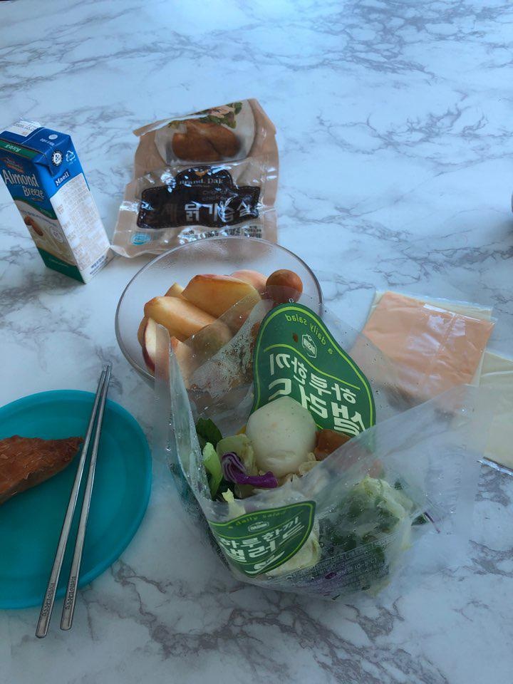 지난번에 1KG 짜리로 산적있었는데 반 먹고 반은 다 버렸거든요 
근데 이건 정말 싱싱하게 와서 좋았습니다....