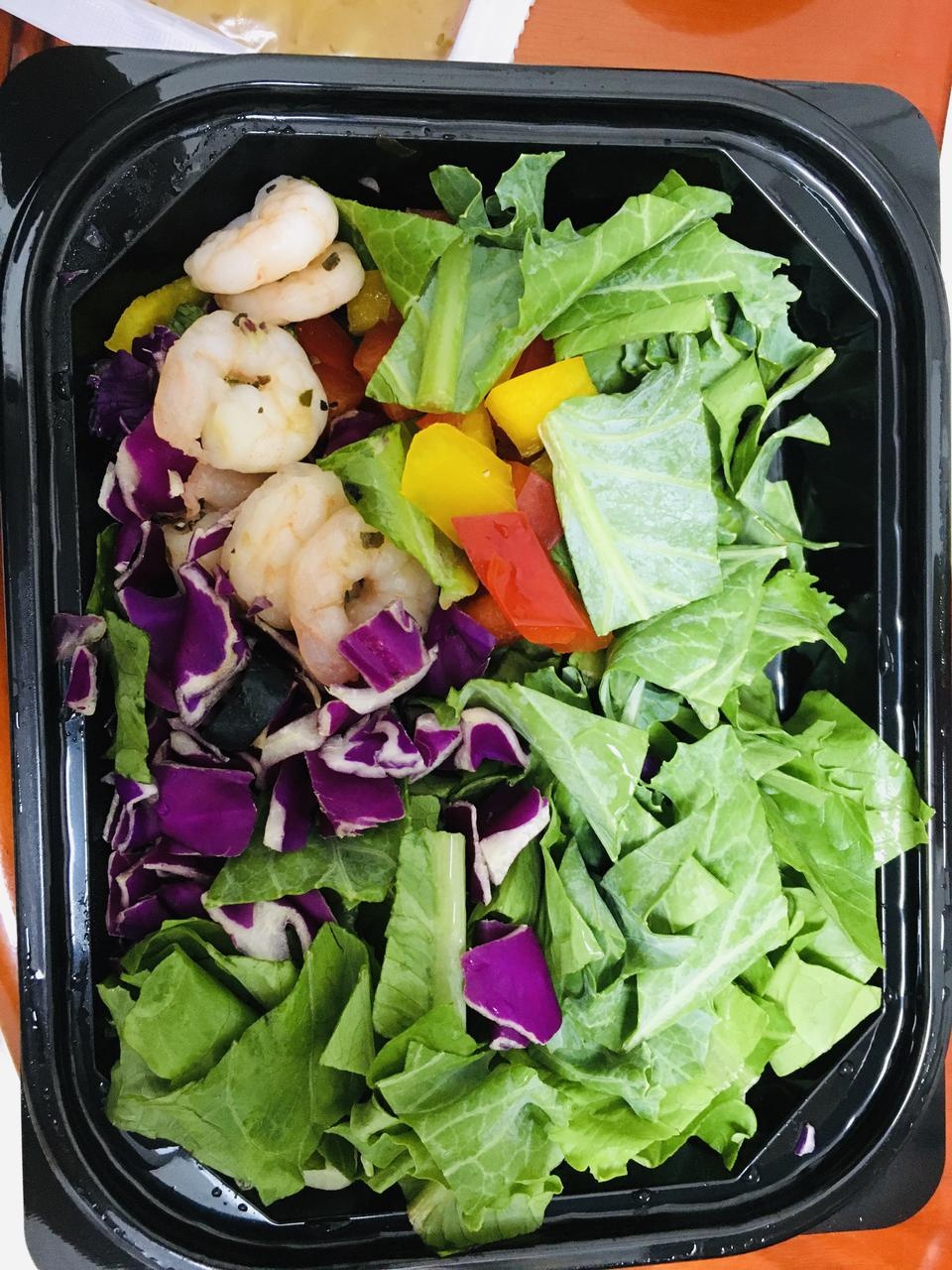 채소가 싱싱하고 드레싱도 샐러드마다 다른데 조화가 좋은거같아요^^