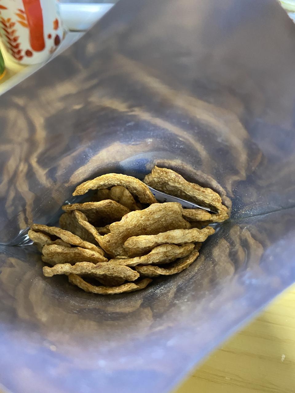 생각 보다 맛있어여 ~~  한번 먹으면  다 먹고싶을 만큼 
~~~ 씹는 맛이 있어서 ~~ 바싹 한게~~ 
다 먹으면 ...