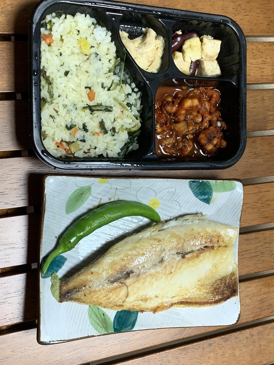 배송 빨랐고 맛도있어요ㅠㅠ 콩을 좋아하지는 않지만 그래도 먹어야겠죠? 간도 괜찮고 좋아요