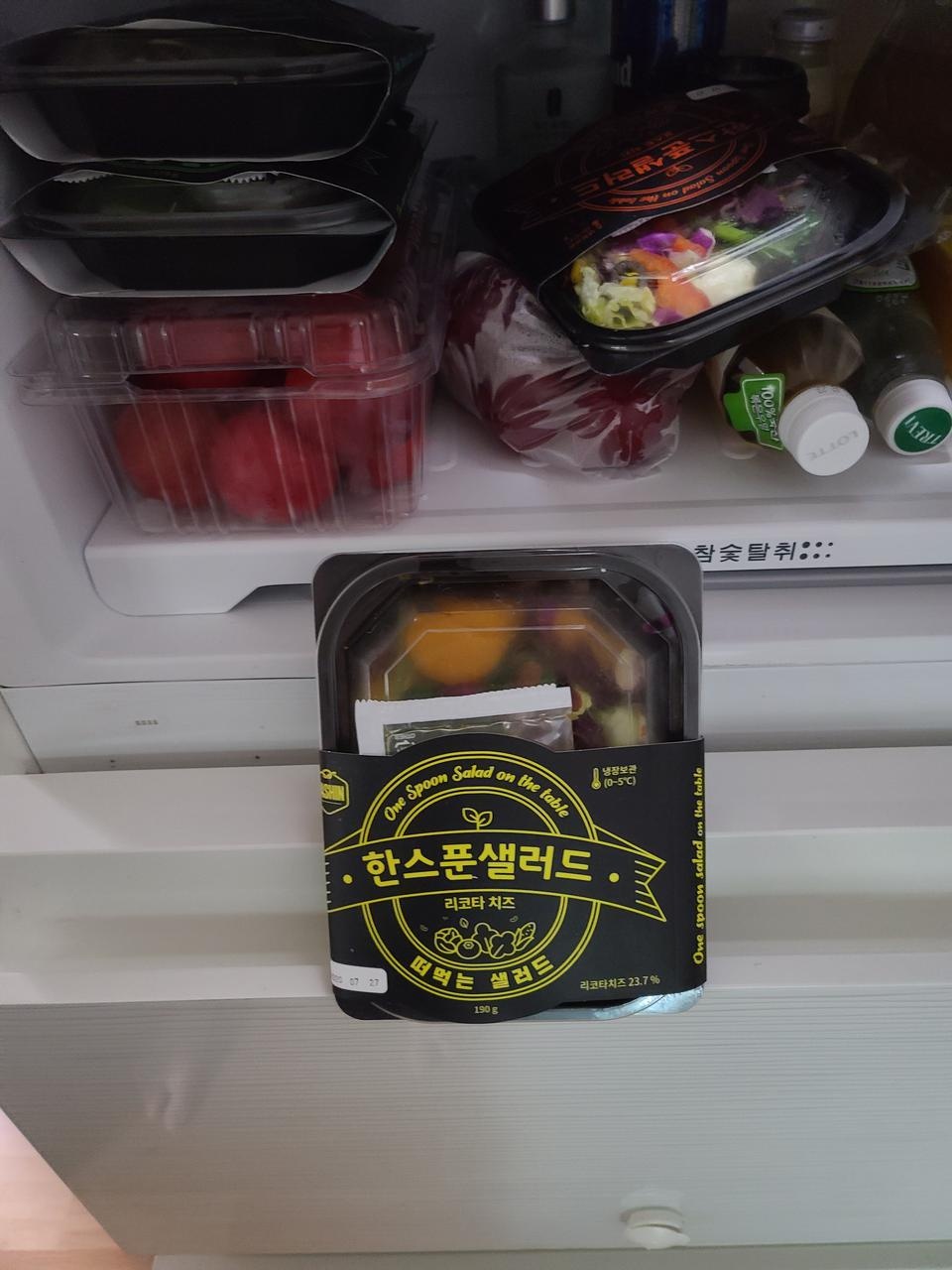 드레싱도 맛있고 야채도 싱싱합니다 한끼 먹기 딱 좋구 토핑도 맛있어요 다른 맛들도 기대되네요