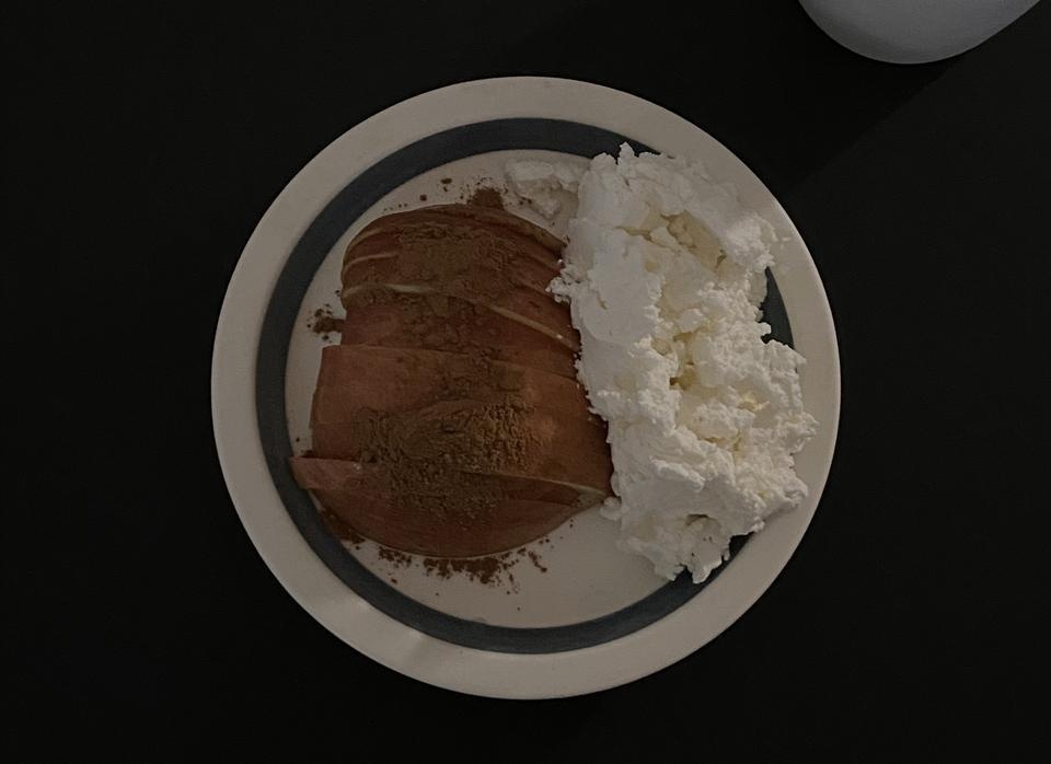 아침에 사과랑 그릭 요거트 사랑이에요!!