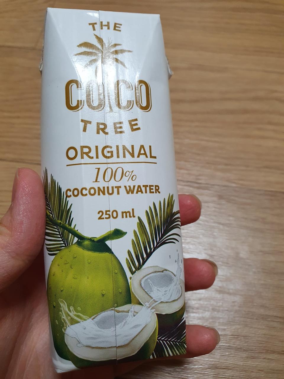 저렴한 가격에 코코넛워터를 사게 되어 좋아요. 여름철이라 목이 자주 말라서 음료수처럼 먹기 좋고 붓기 빠...
