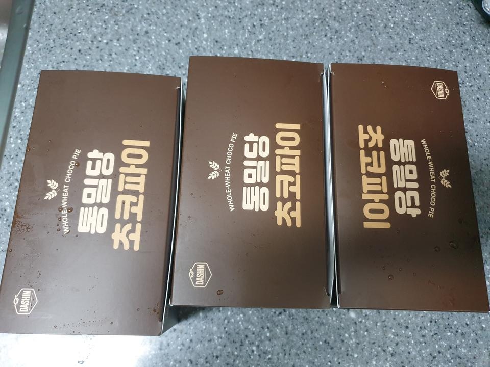 슈퍼에파는 초코파이보다는 많이 싱거운맛이지만
다이어트하시는분들 참기힘들때 가끔 드시면
좋을것 같습니...