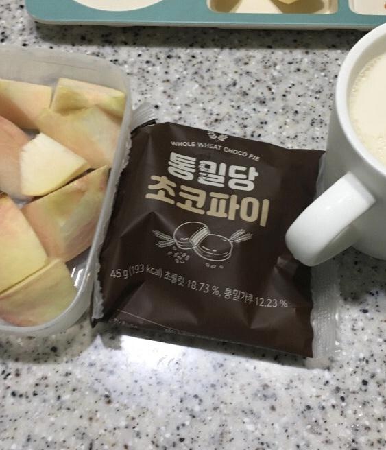 많이 달지 않으면서 성분도 좋아서 좀 비싸더라도  애용해요. 세일이나 혜택있을 때 사놓으면 좋아요