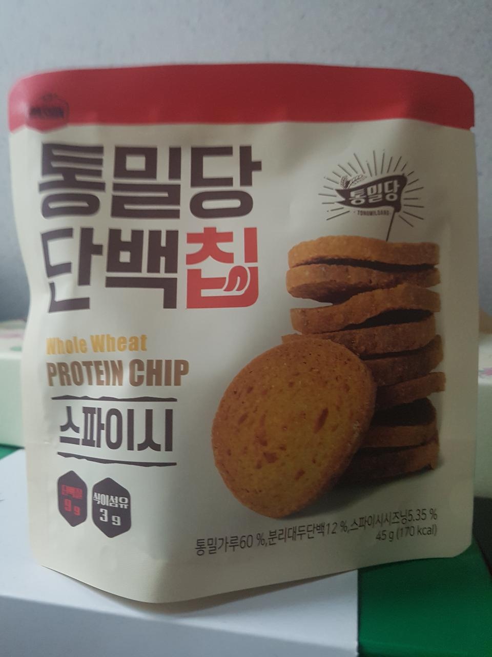 과자 생각나면 먹을려고 구매했는데 맛있어요
스파이스맛이 언뜻 짜장맛 같아요 나만 그런건지 ㅋㅋ암튼 맛...