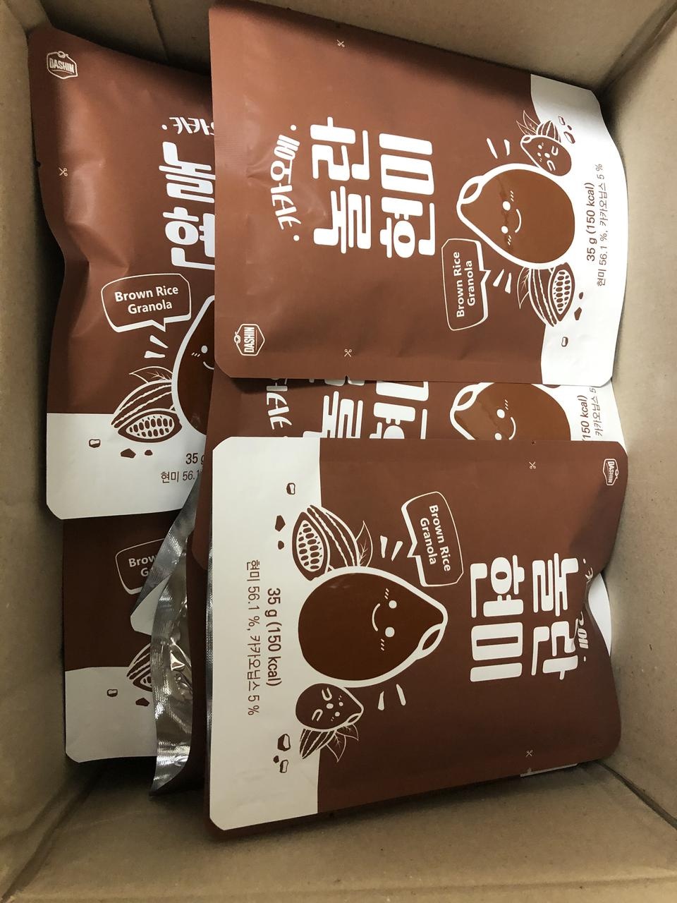 그냥 곤약 떡 보다는 현미가 섞여서 냄새도 덜하고 좋아요
