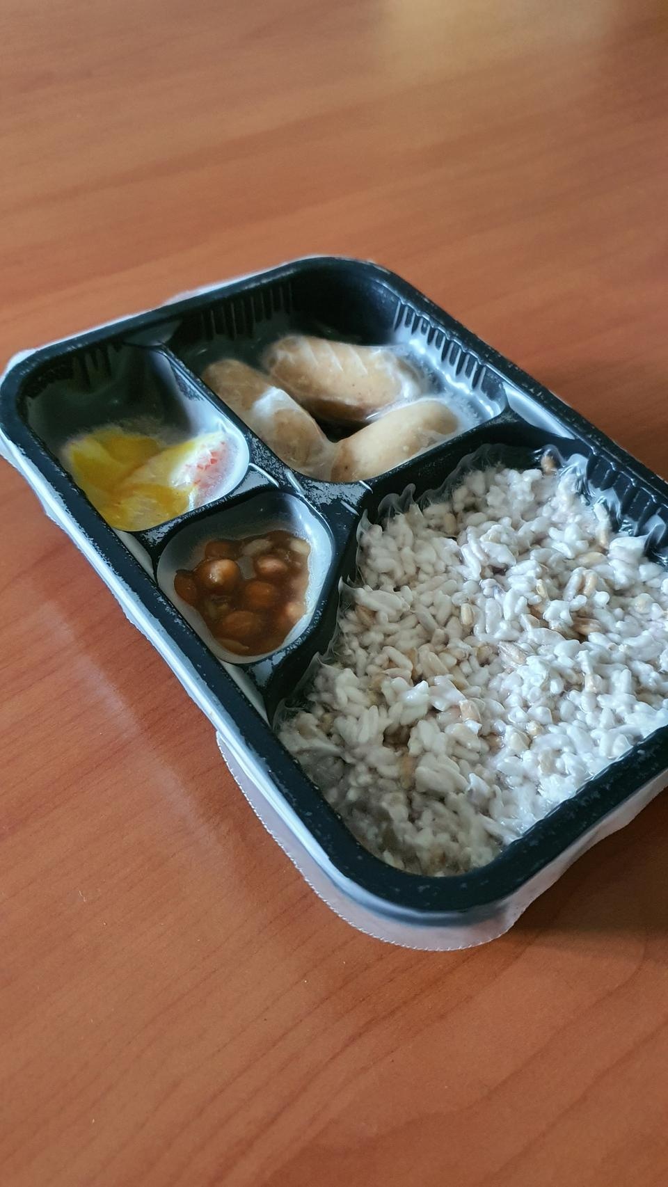 네번째 배송이네요. 꼭 다이어트가 아니라도 회사에서 점심대용으로 먹기 좋아요 :) 벌써 다먹고 한개 남겼...