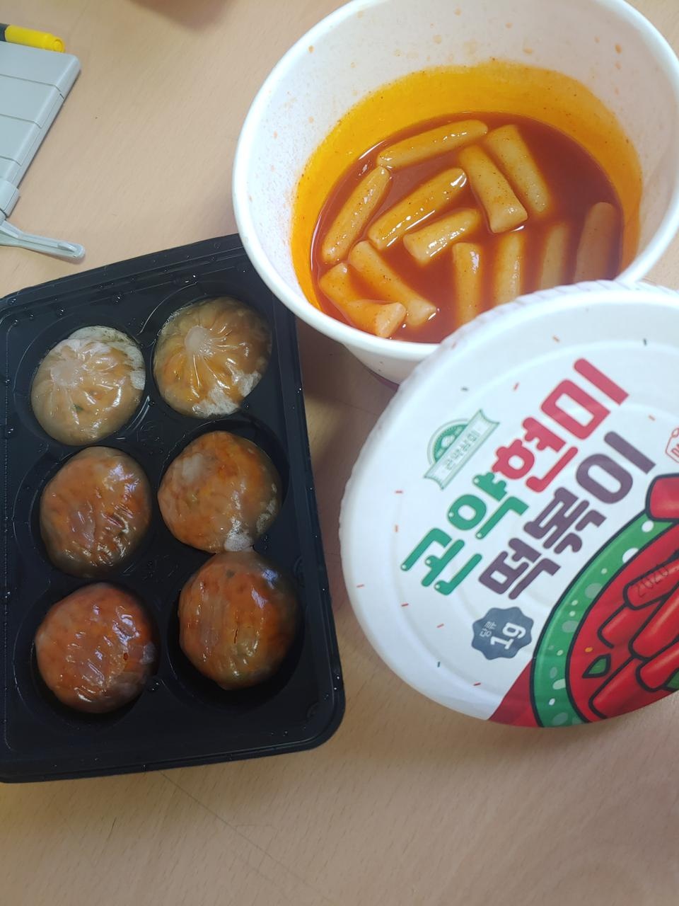 하.. 진짜 제 최애 만두에요... 솔직히 너무 맛있어서 하루에 두개씩 먹음 ㅎㅅㅎ 다이어트에 좋은 음식은 ...