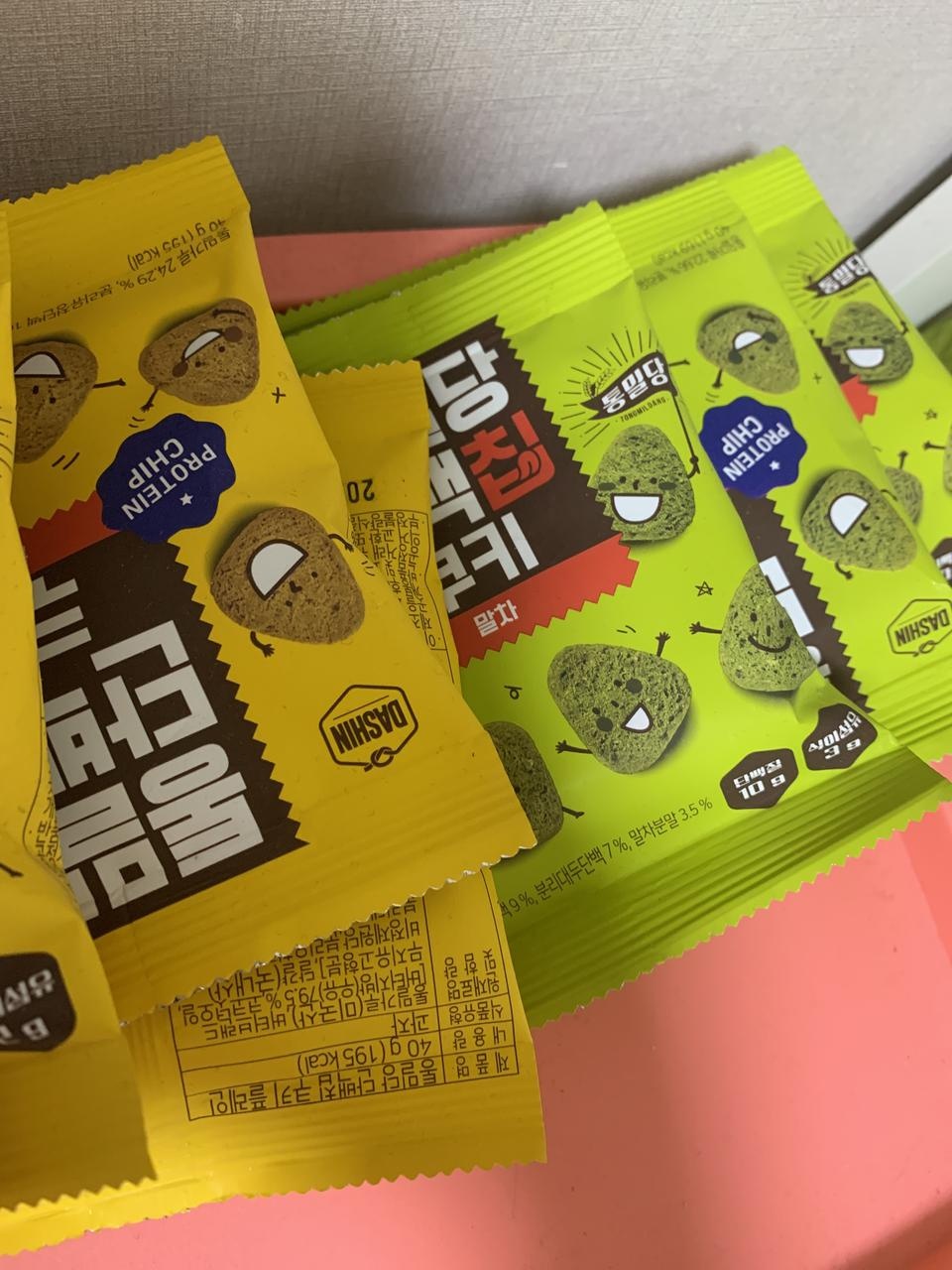 맛은 있는데 식감이 별로에요. 오리지널보다는 녹차 맛이 좀 더 맛있습니다.