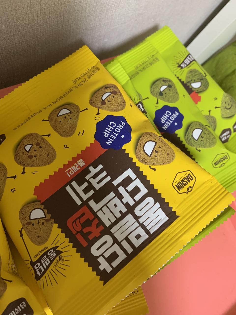 맛은 있는데 식감이 별로에요. 플레인보다는 녹차 맛이 좀 더 맛있습니다.