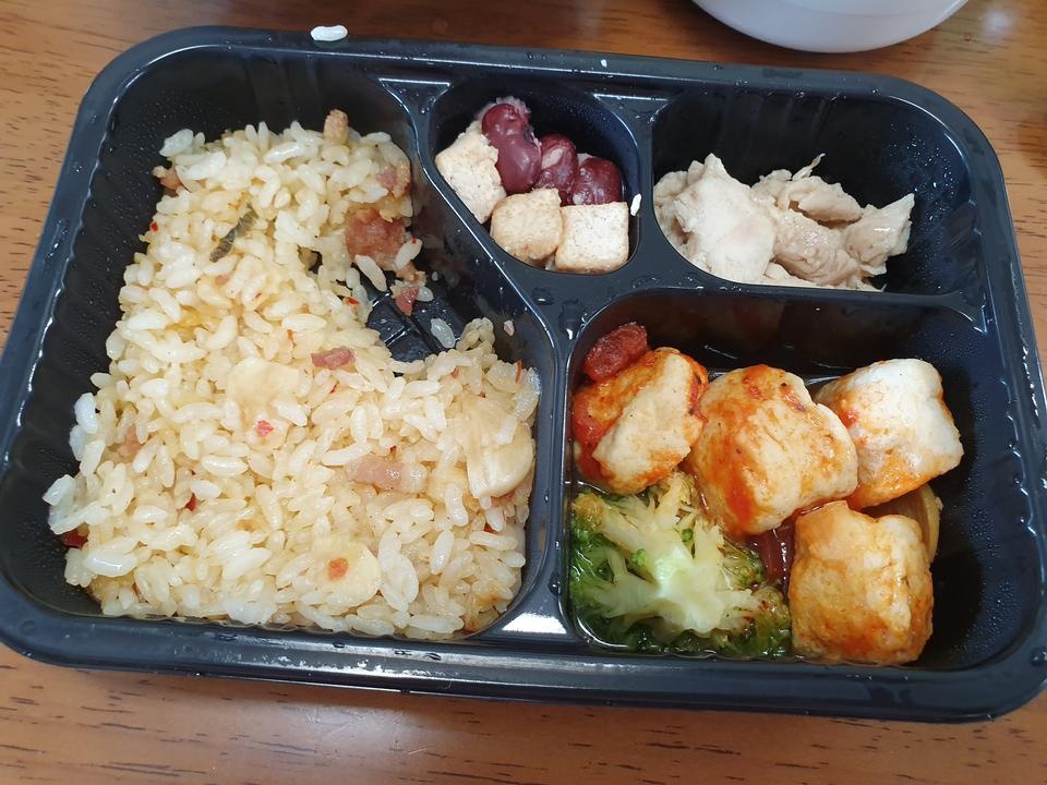 맛있어요! 아이스팩 2개만 들어있어서 좀 녹은것같아서 걱정했는데, 다행히 맛에는 이상없구요 아주 잘먹고...