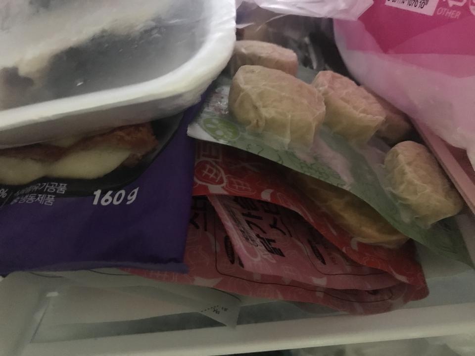 너무맛잇어요
너무 무맛은 오래먹기힘들어서 
약간 간이된게 좋은거 같아요
쟁겨두고먹