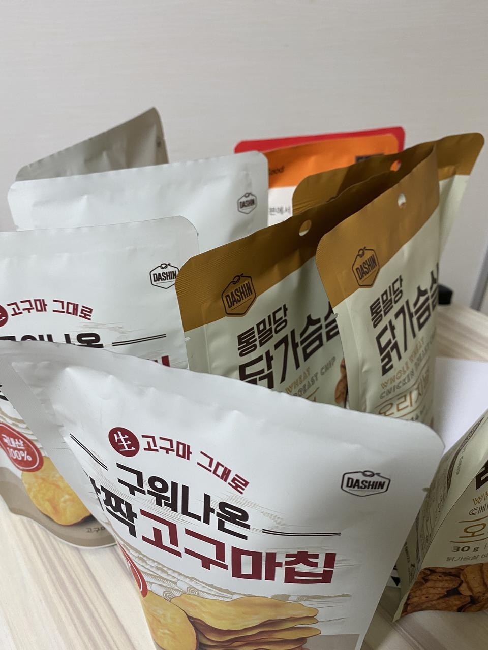 닭가습살칩 리얼만 맛본 상태인데 아주 좋으네요 순수 닭가슴살 담백하고 심심해서 딱이예요!!