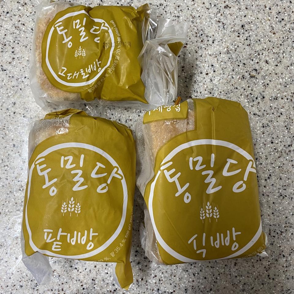 일반 팥빵처럼 맛있습니다~ 다 전에 먹어보고 맛있어서 샀습니다.