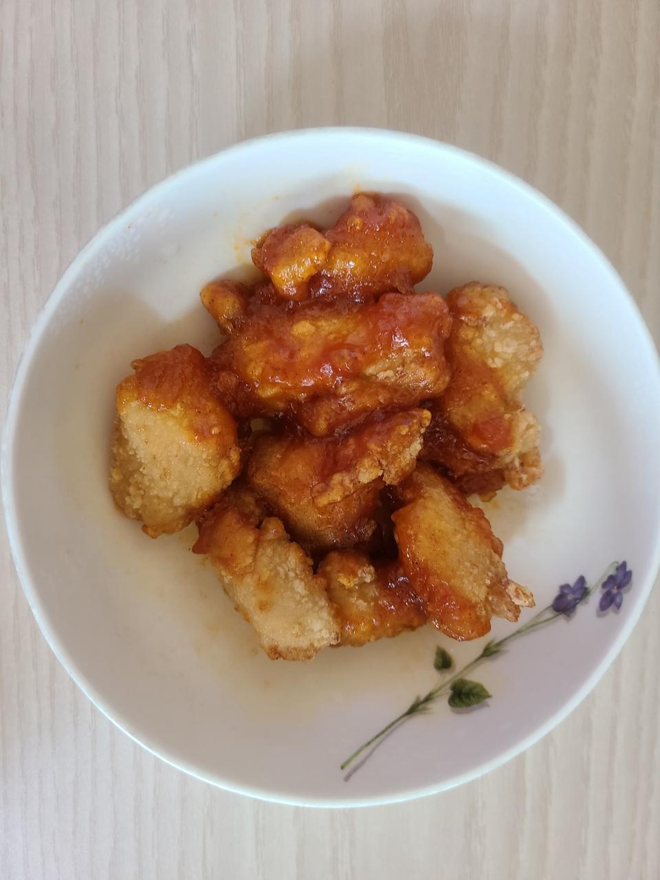 엄청 달고 짭짤해요 먹다보니 매콤하네요 당류가 2g 이라니... 신기하네요 양념치킨이 무척 땡길때 먹기 좋...