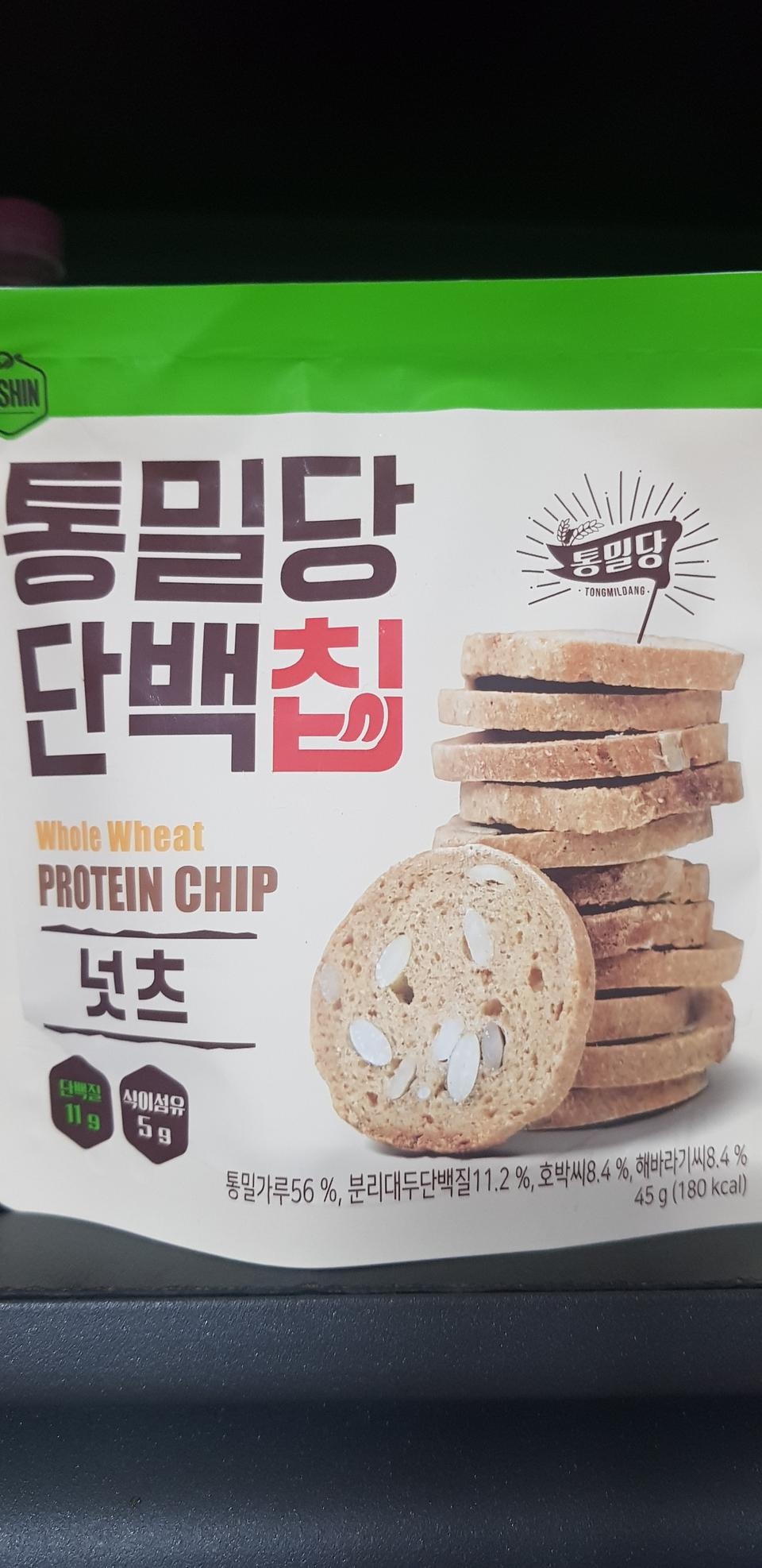 배불리는 시원하게 먹으면 다이어트간식이라 생각 못할 정도로 맛있구요
통단백칩은 고소하고 씹는 느낌도 ...