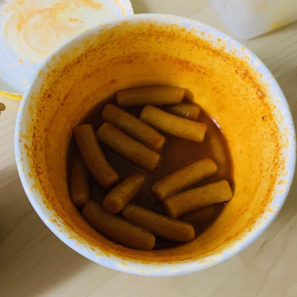 너무 맛있어요! 떡도 쫄깃하고 왠만한 떡볶이보다 훨씬 맛있어요! 재구매의사 뿜뿜이에요! 먹다보니 맵긴맵...