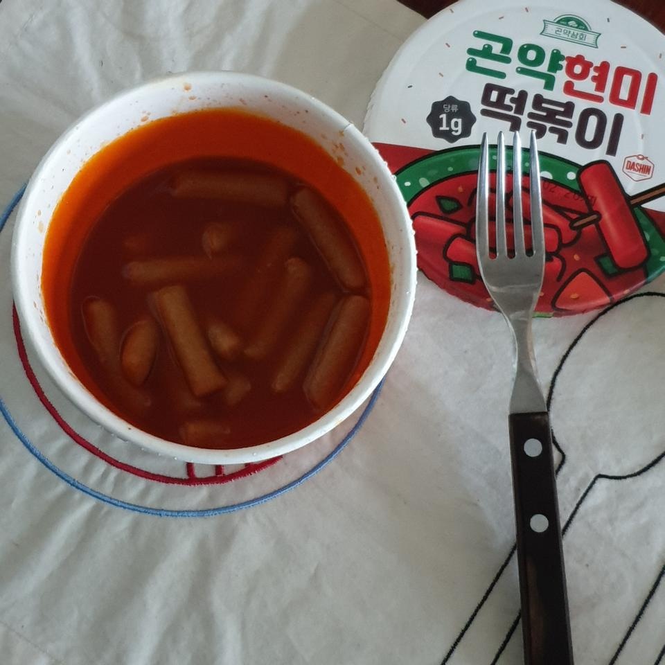 배송이 하루만에 오네요! 떡이 쫄깃쫄깃해서 쌀떡 좋아하는 분들은 대부분 좋아하실거같아요 양념도 기대이...