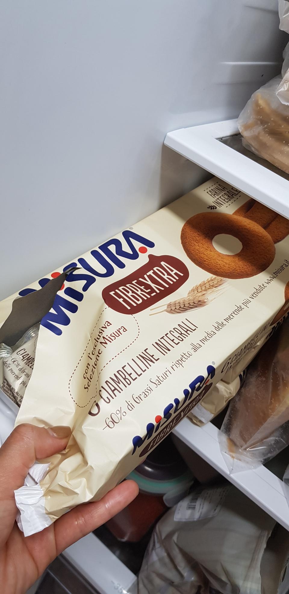 와 생각보다 너무 맛있는데요? 카스타드 빵 맛이구요 식단관리중인데 진짜 만족이요