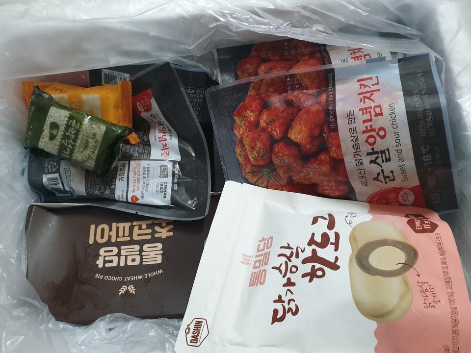 유명한 제품인데 처음 먹어보았어요. 양배추쪄먹기 귀찮은데 간편하게 먹을수있어서 좋아요.