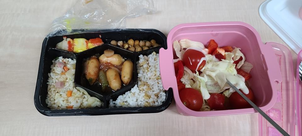 맛있는데
배고파요ㅠ다이어트힘드네여
