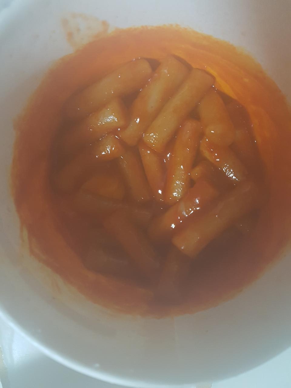 맛있어요 떡 식감은 조금 딱딱하긴한데 그냥 떡볶이랑 비슷