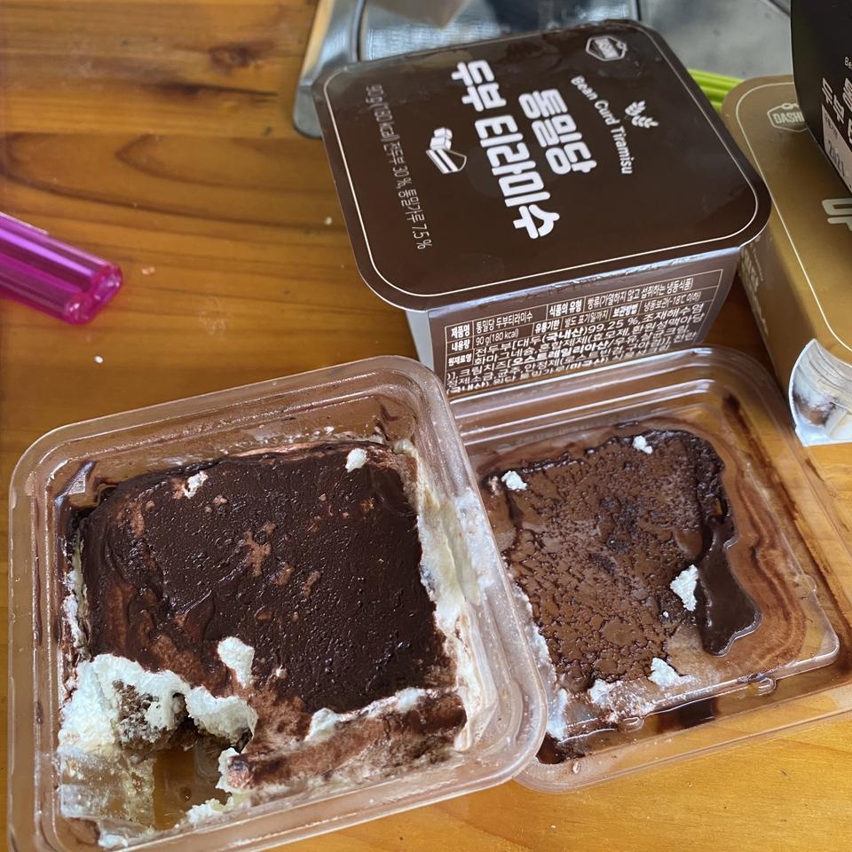 티라미수,,,,?똑같다,,약간 더 촉촉한거 빼고 진짜 맛잇어요 다이어트도 즐겁게