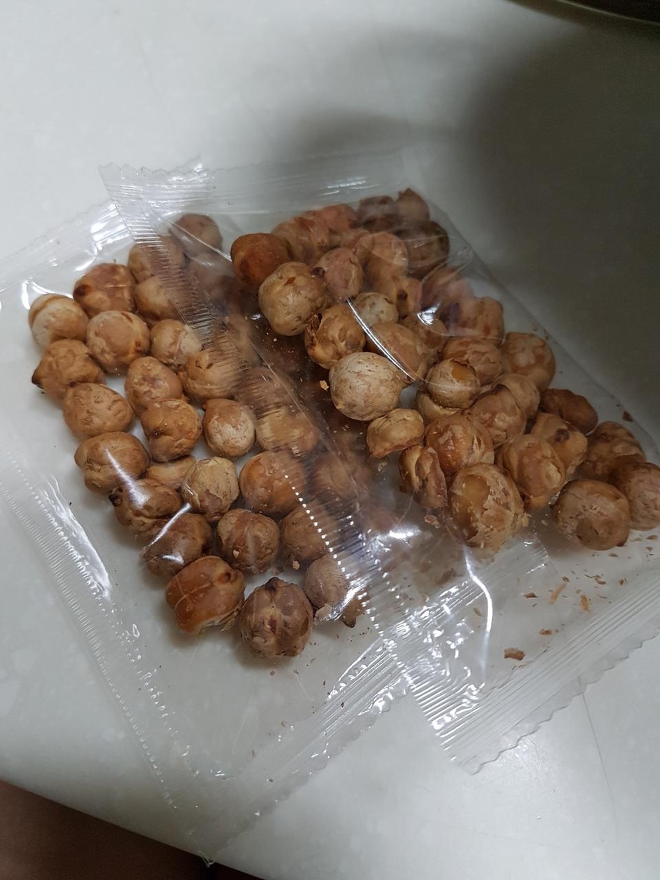 애들아빠도 견과류와 함께 먹는데 땅콩같이 너무 고소하고 맛있답니다.