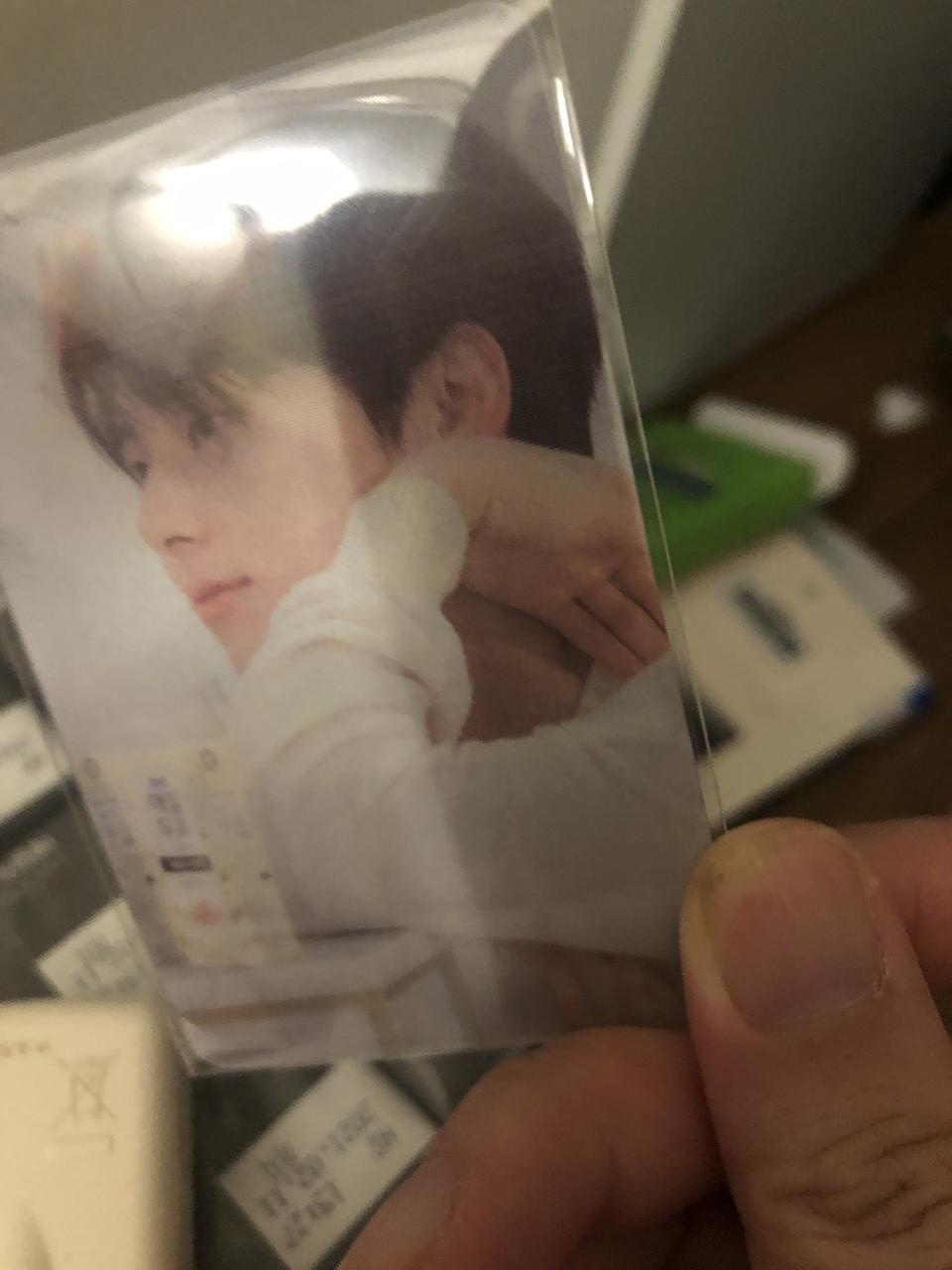 싸고요 포토카드도 겟했네요 ㅋㅋ