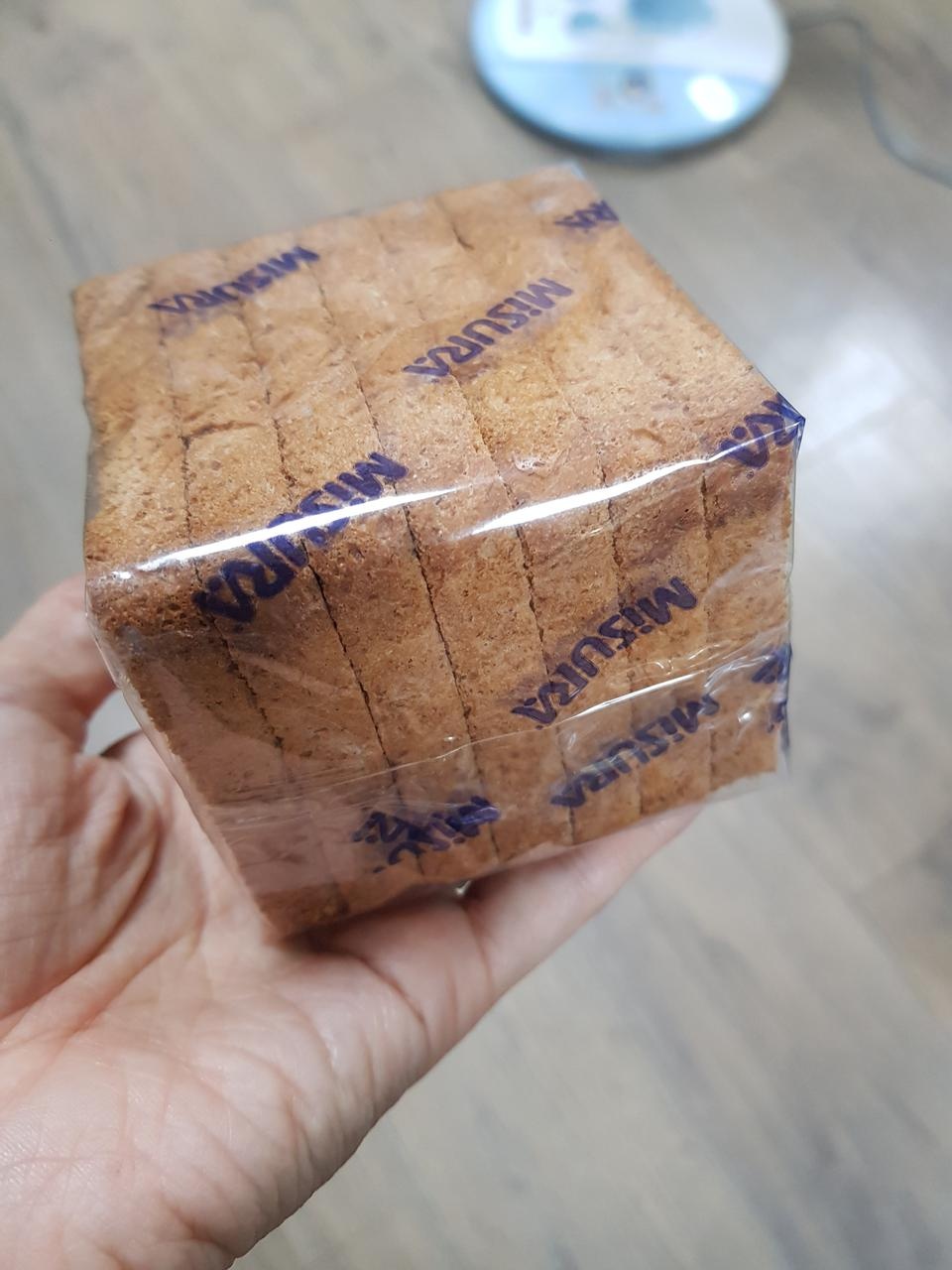 바삭하고 그냥 먹어도 잼, 크림치즈 발라 먹어도 맛나요