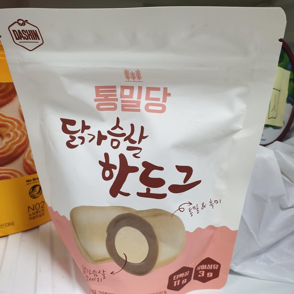 맛있어요. 속에 닭가슴살도 정말 부드럽고 맛이 좋아요. 사다두면 금방 사라지는 제품