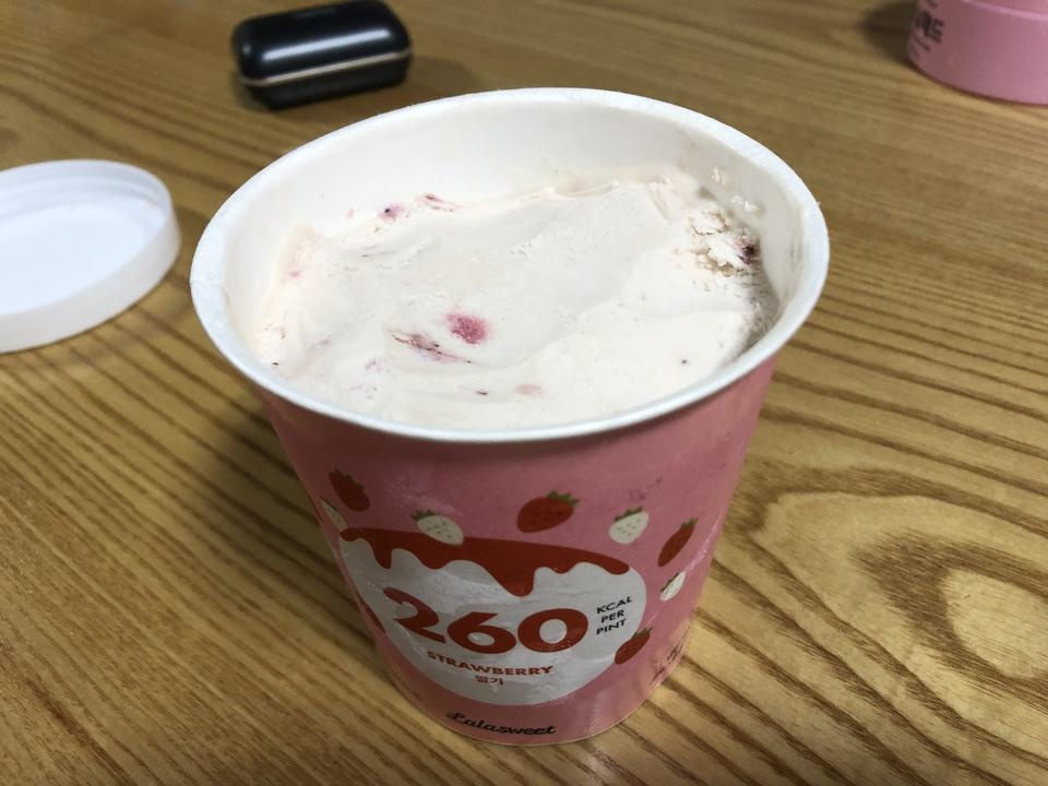 맛도 나쁘지 않고 무엇보다 칼로리에 대만족입니다+_+