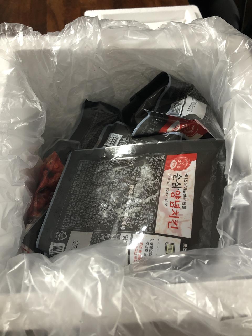 생각보다 훨씬 맛있어요! 좀 더 매운게 더 취향이라 아쉬웠지만 이게 다이어트 제품이라고 생각하면 정말 맛...
