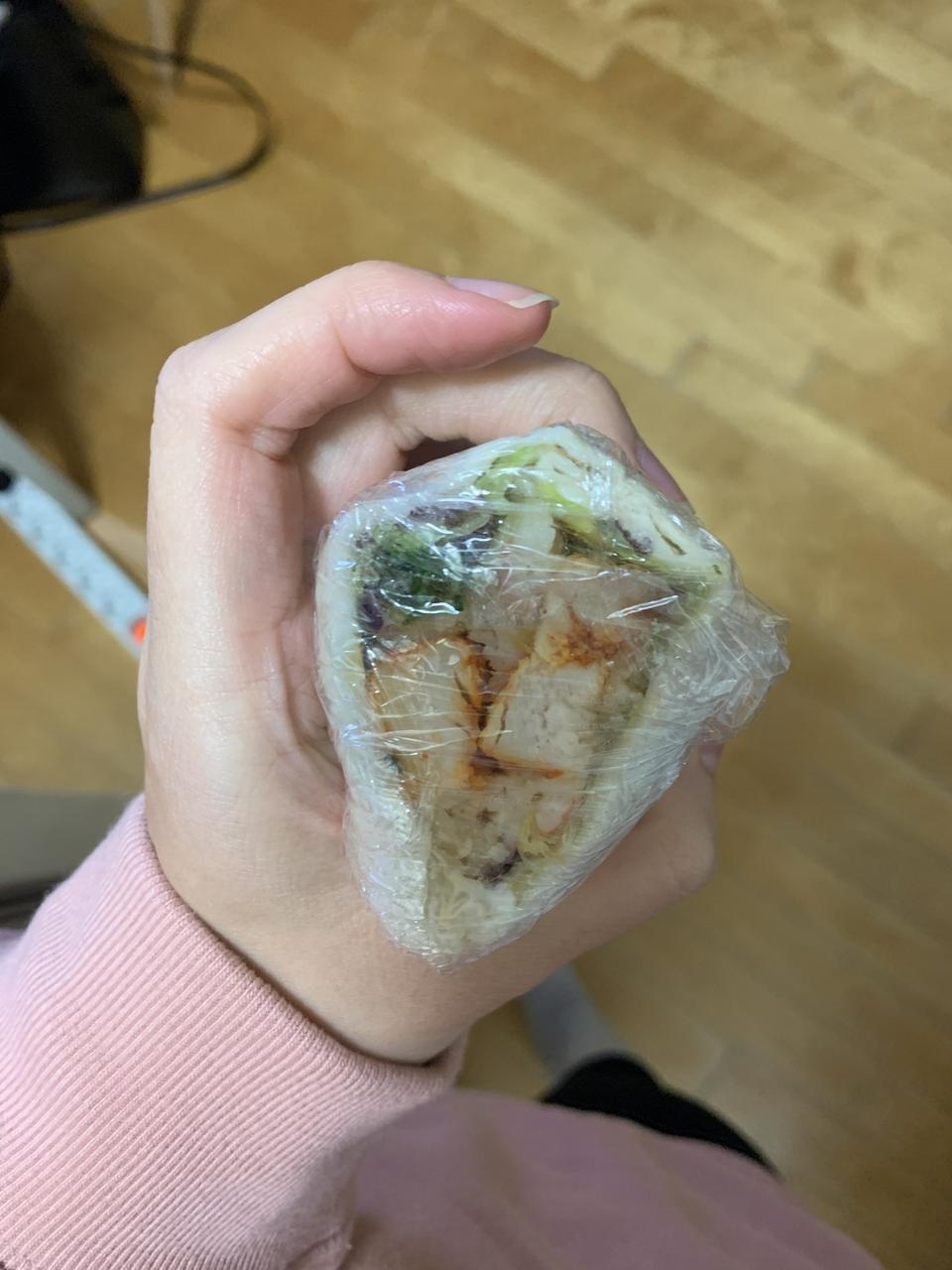 두번째 시켜 먹은 거에요!
양도 적당히 소분 되어있어서
먹기 편해요!
파프리카가 빨리 무르는 편이라
추가...