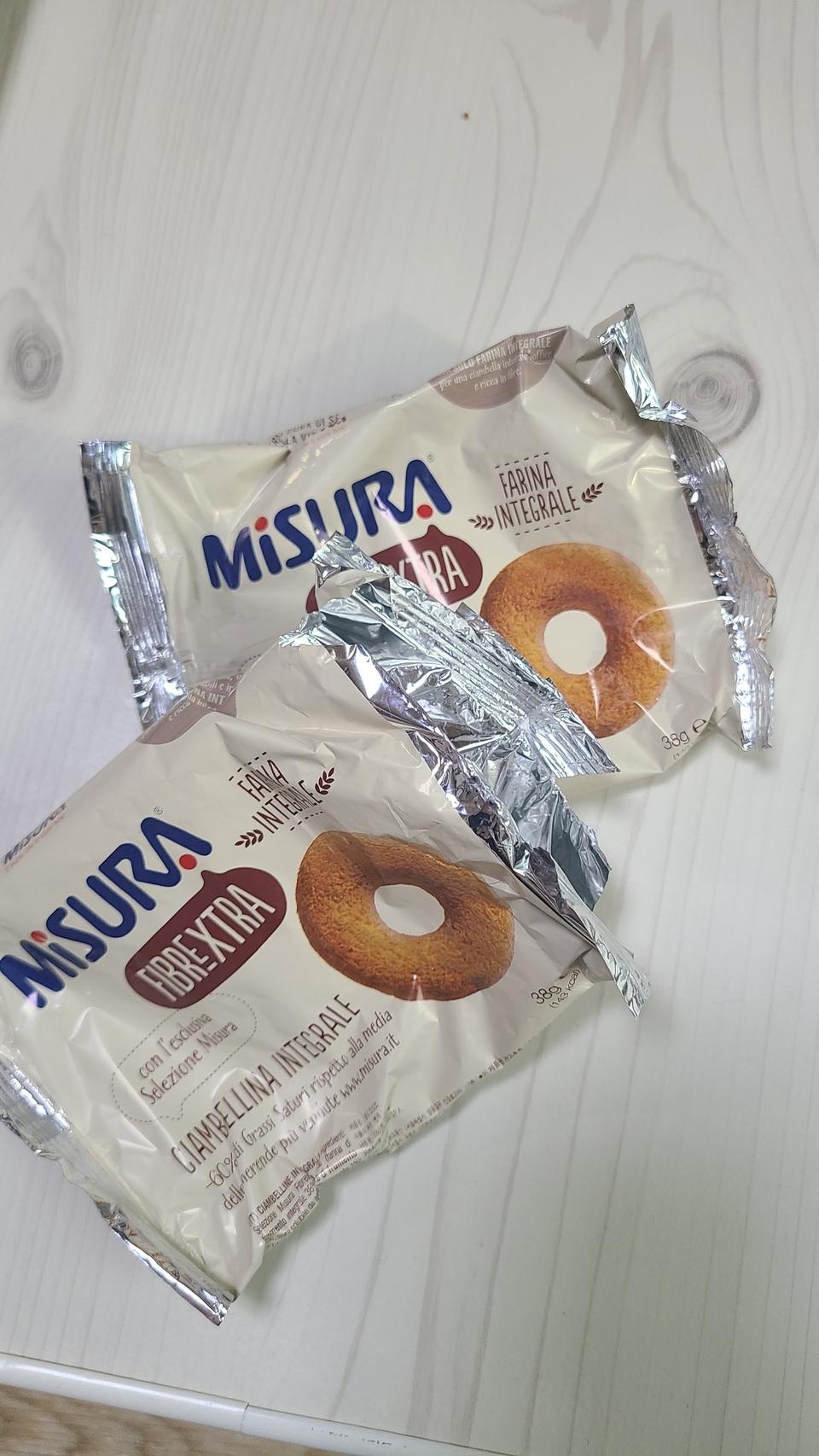 저렴해서 쌓아두고 먹다보면 금새 또 다시 시키게 되는.. 통밀이라 산건데 이거땜에 살찌는 거 같기도 해요...